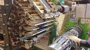 Станок для сборки мотоциклетных шин с пружинным подъемом