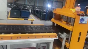 Пресс для производства резиновых гусениц